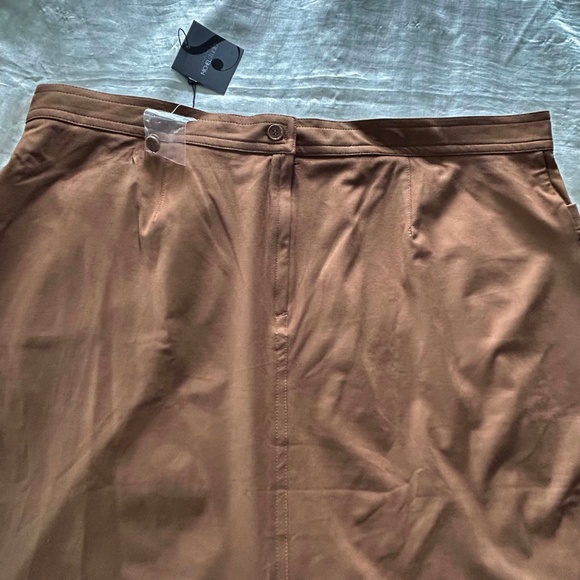 FAUX SUEDE SKIRT, TOFFEE, SIZE 24, BACK ZIPPER, FRONT POCKETS, FRONT SLIT, FEELS - Picture 2 of 10